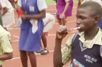 Африканские дети установили рекорд по синхронной чистке зубов 